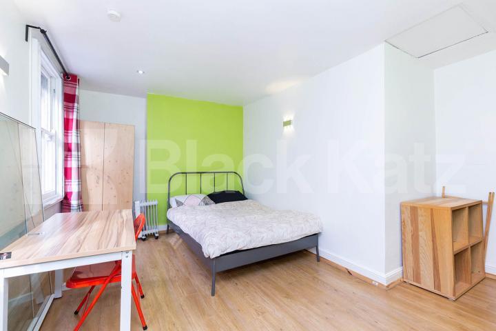 Located a stone throw from old Street station and close the trendy shoreditch City Road, Old Street - Shoreditch